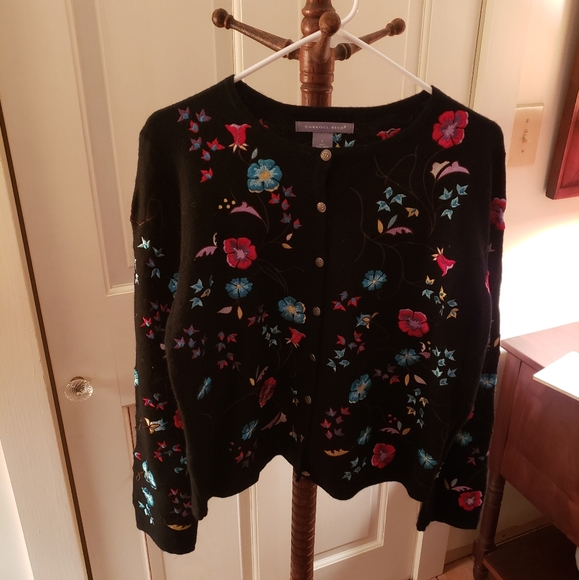 Carrol Reed Sweaters - Carrol Reed 100% wool black with embroidery flower